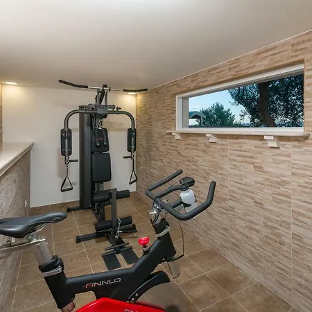 Sapore Di Sale With Pool Holiday home Bol