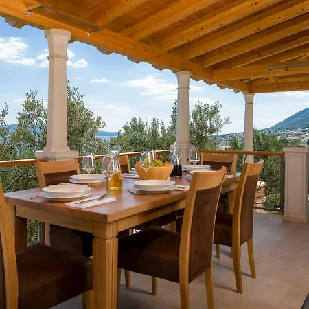 Sapore Di Sale With Pool Holiday home Bol
